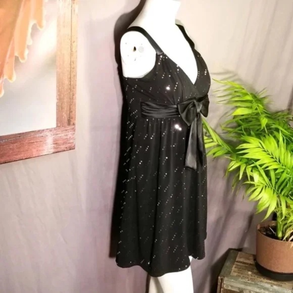 Black Deep V-Neck Sparkle Mini Dress - Picture 5 of 9